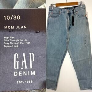 GAP 90s High Rise Mom Jeans In Light Wash Size 30 New